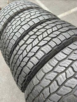 295 70 18 Cooper con 80% de vida las 4 They all have 80% of their life remaining.