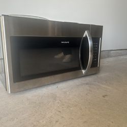 frigidaire microwave 1.8 Cu. Ft.