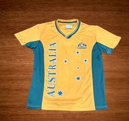 VINTAGE OZ DESIGNS AUSTRALIA KIDS. GREEN/YELLOW NATIONAL TEAM. V-NECK SIZE 12.