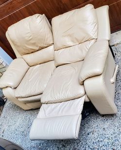 Reclining loveseat