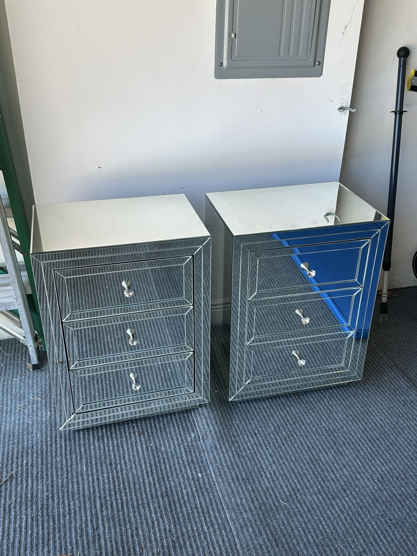 โจ Set of 2 Mirrored Nightstands / Bedside Tables - Glam & Modern โจ