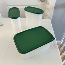 Tupperware Storage With Lids