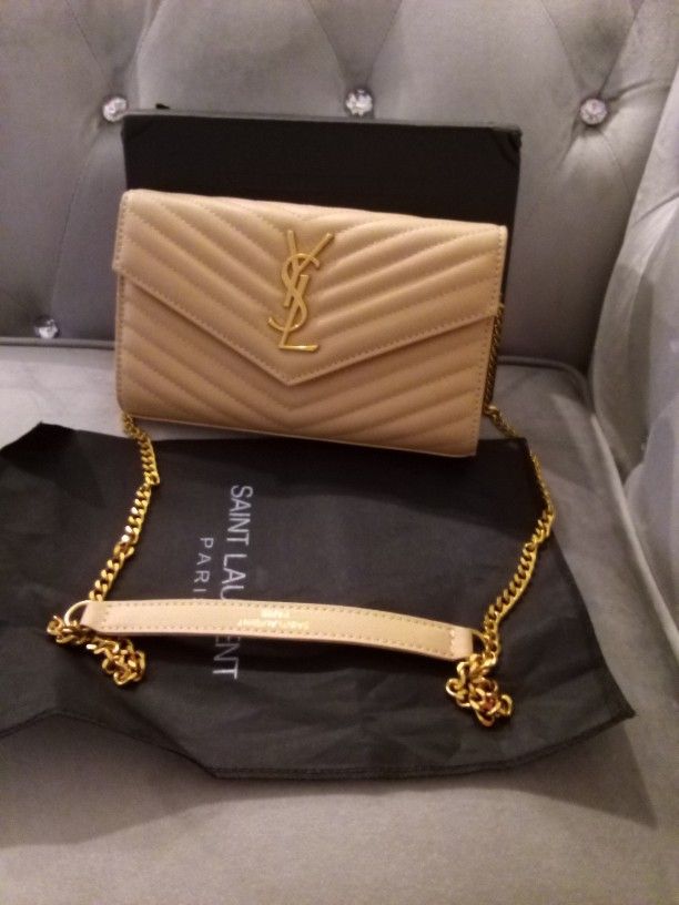 Purse. Bag. Shoulder Bag. Handbag. Tote. Crossbody