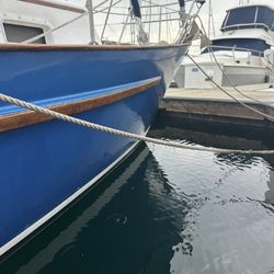 RARE! —Valiant 32 —-True BLUE WATER! Fully Restored