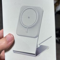 Desktop Magnetic Wireless Charger: For MagSafe-Compatible Phones