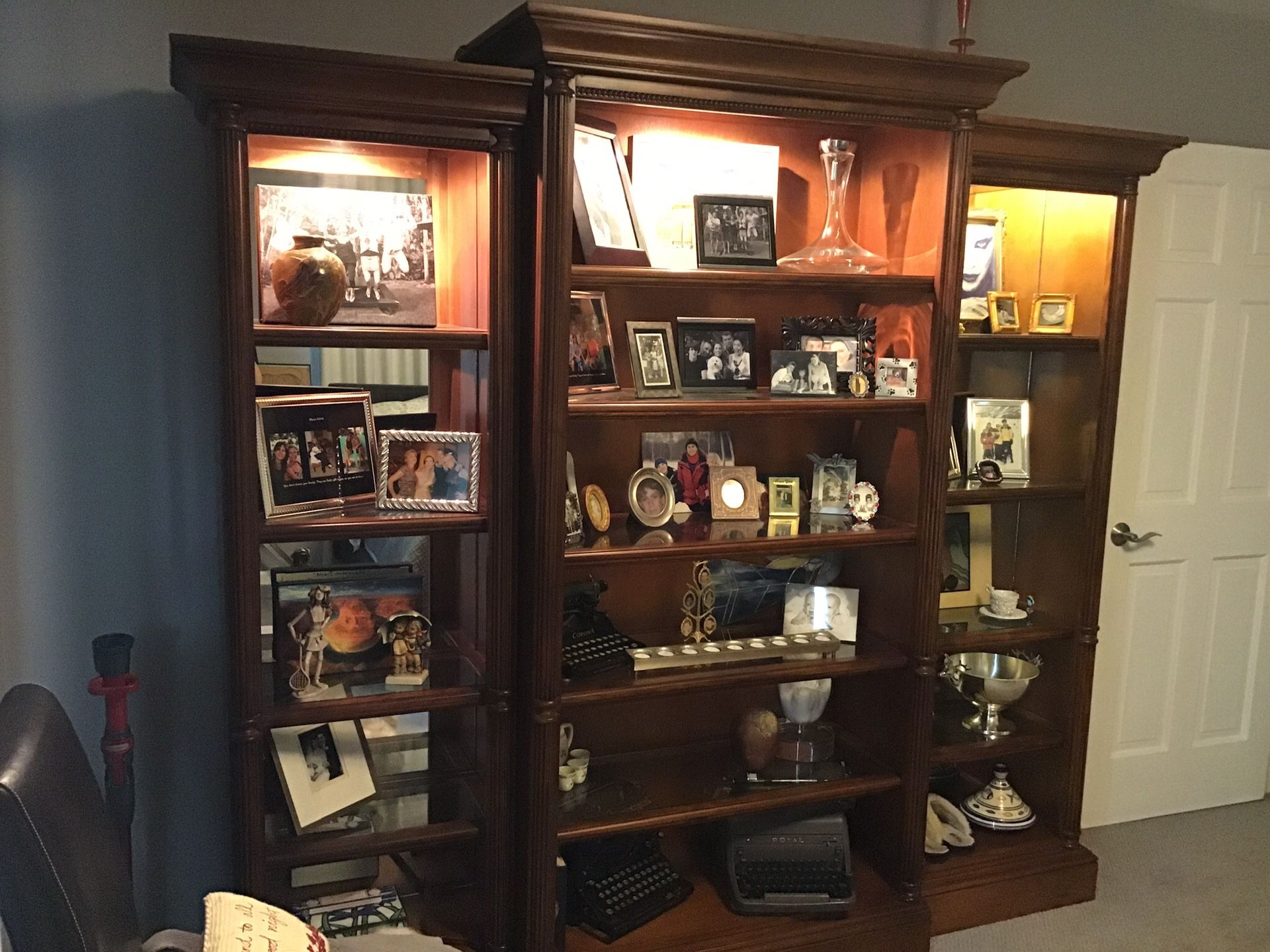 Beautiful 3 piece wood wall unit. This is made by Hamilton Heritage model #6013R. with lights and mirrors.
