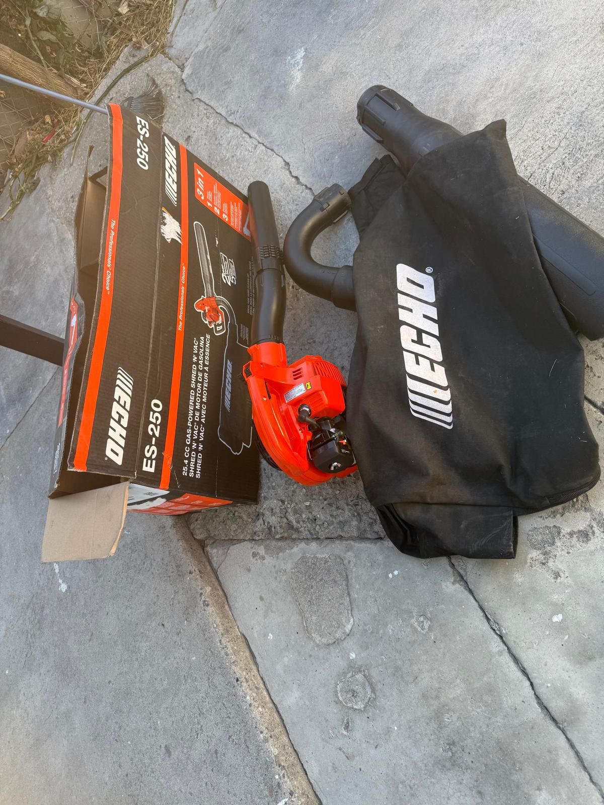 ECHO Es-250 165 MPH 391 CFM 25.4 cc Gas 2-Stroke Handheld Leaf Blower Shred N Vac