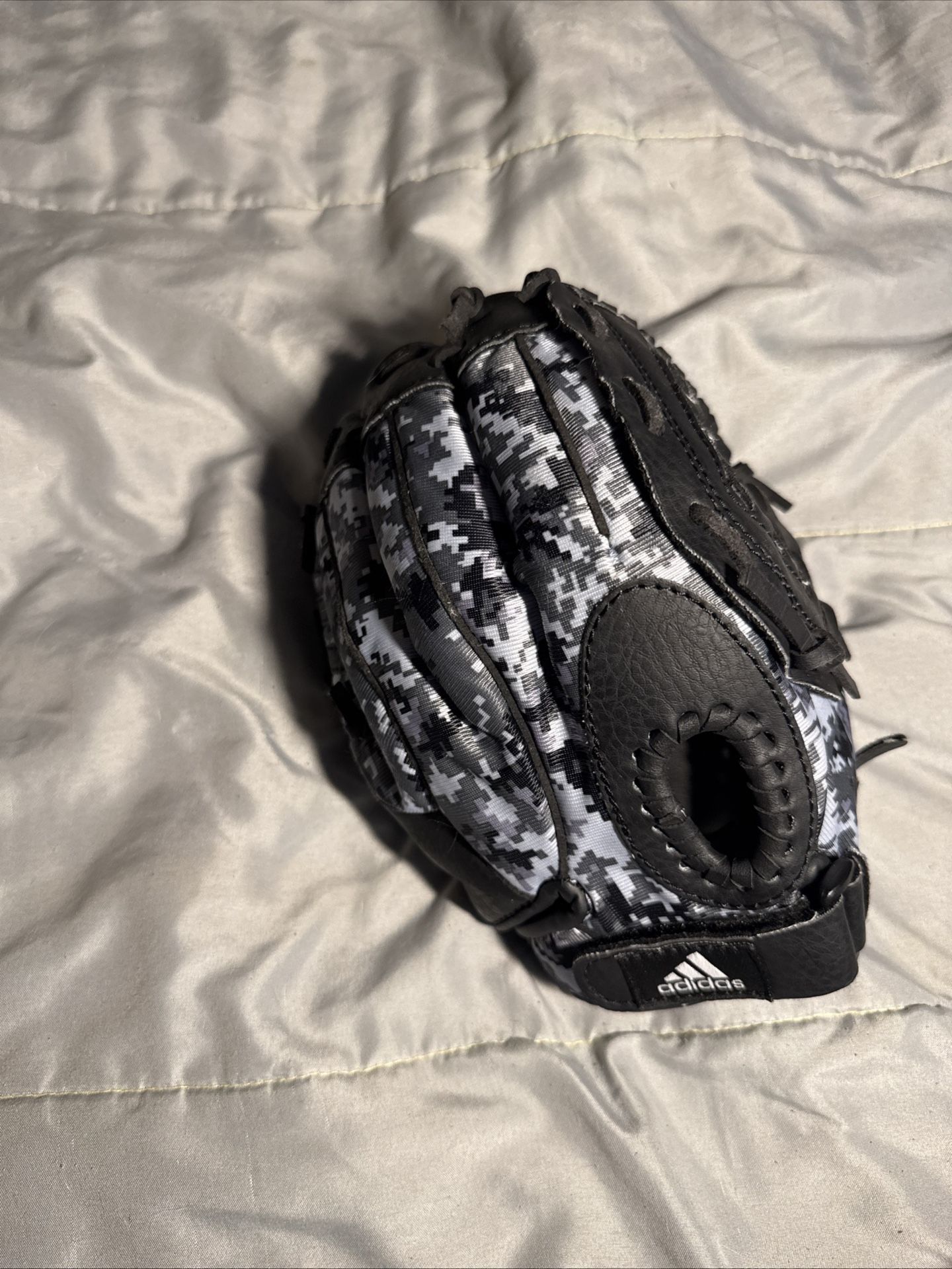 NEW Adidas TS 1000 DC Youth Baseball Glove 10 Inch, Camo Right Hand Throw