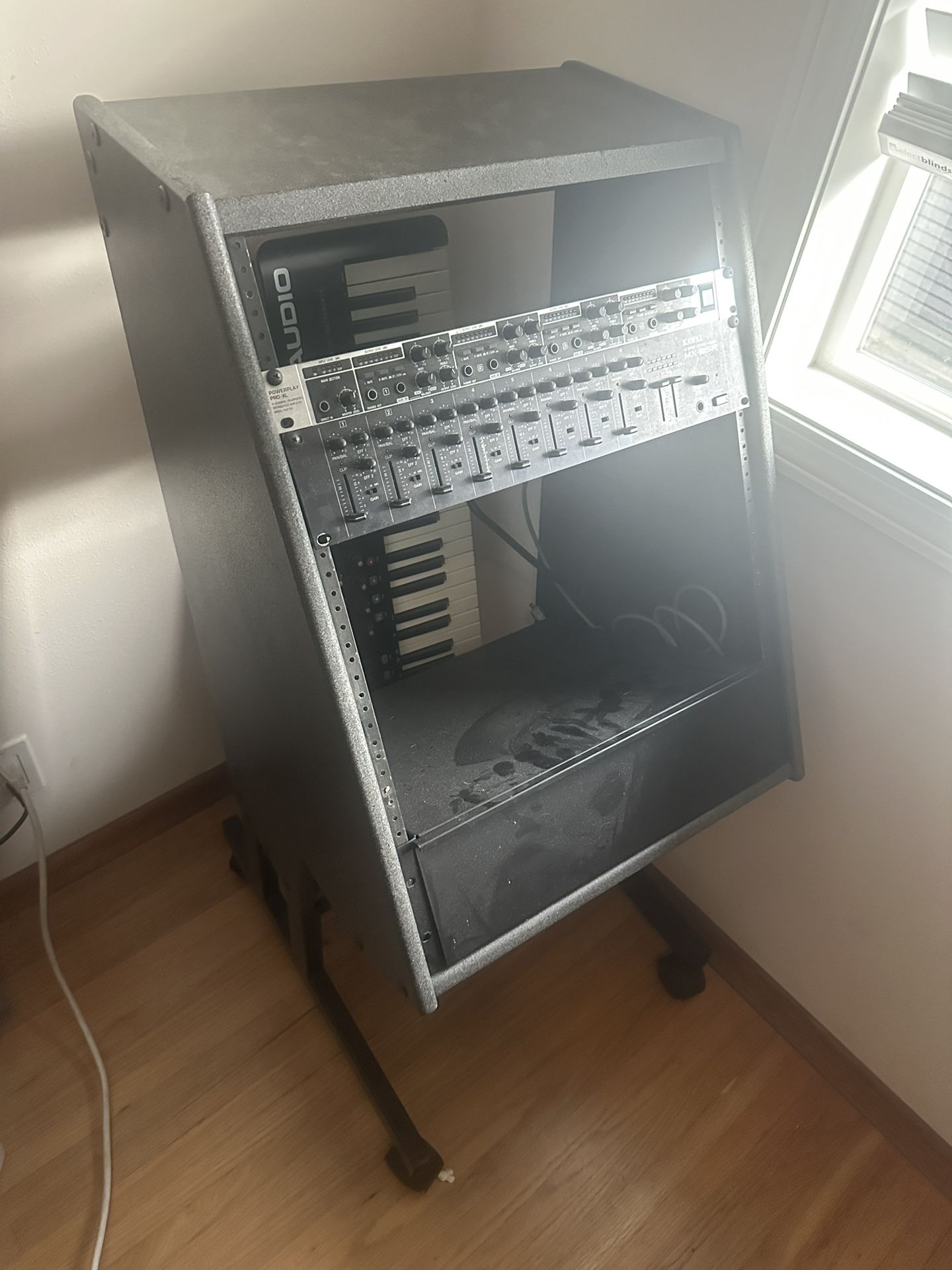 Audio Rack with Kawaii Stereo Mixer/Powerplay Pro XL