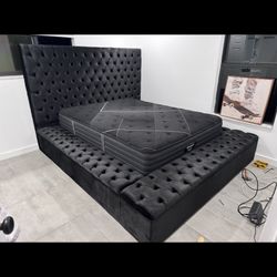 Black Upholstered Platform Storage Bed (Queen)
