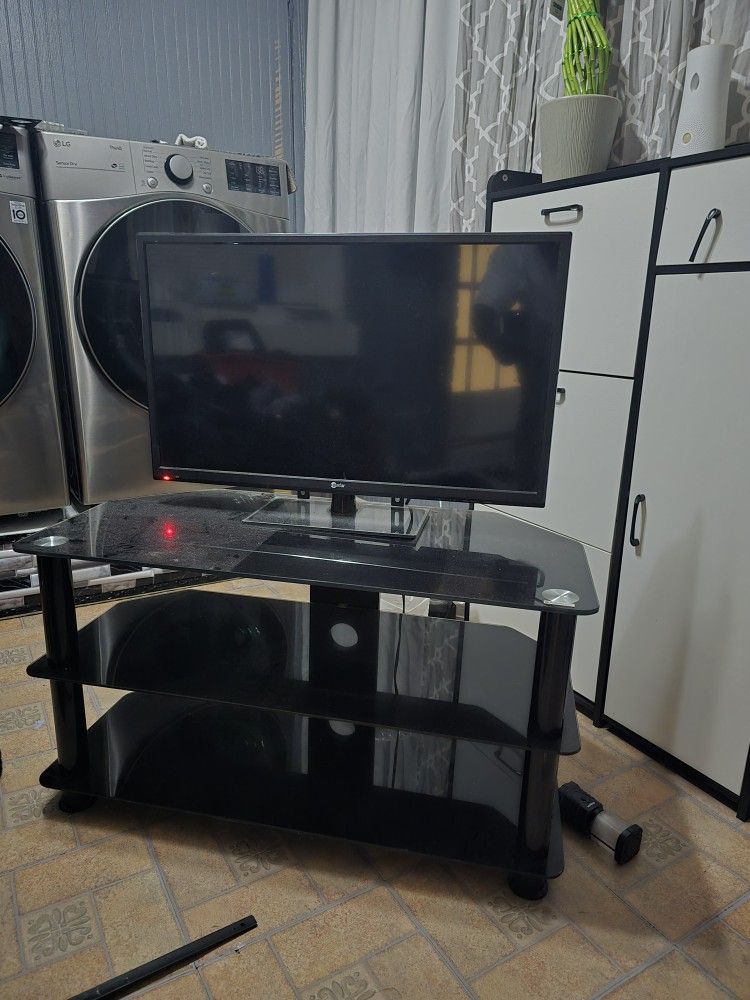 32" Upstar TV With A 3 Tier TV Stand