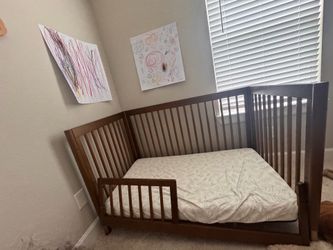 Wooden Baby Toddler Crib with Mattress