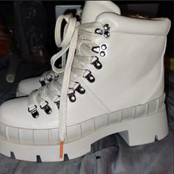 Public Desire Off White Hike There Winter Boots - Brand New with Tags - Completely Sold Out on Dolls Kill