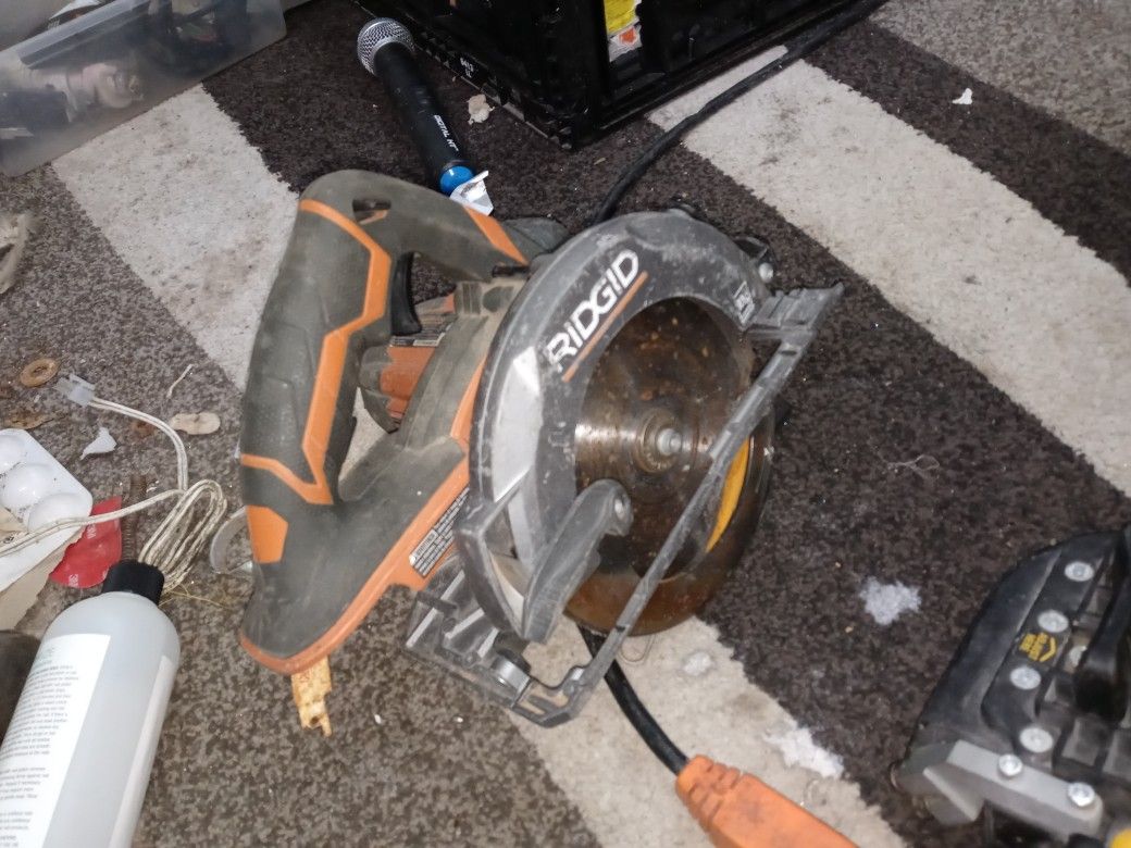 Ridgid 18 Volt 6 1/2. Circular Saw Works Perfect