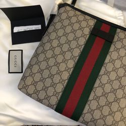 Authentic Gucci messenger Bag 
