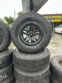 17’ Fuel Off Road & 285/70R17 GoodYear M/T