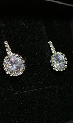 2.0 CTW Round Brilliant CZ Diamond Earrings - S925 - BEAUTIFUL AND STUNNINGLY SHINY!!! SET IN STERLING SILVER!! Women’s earrings