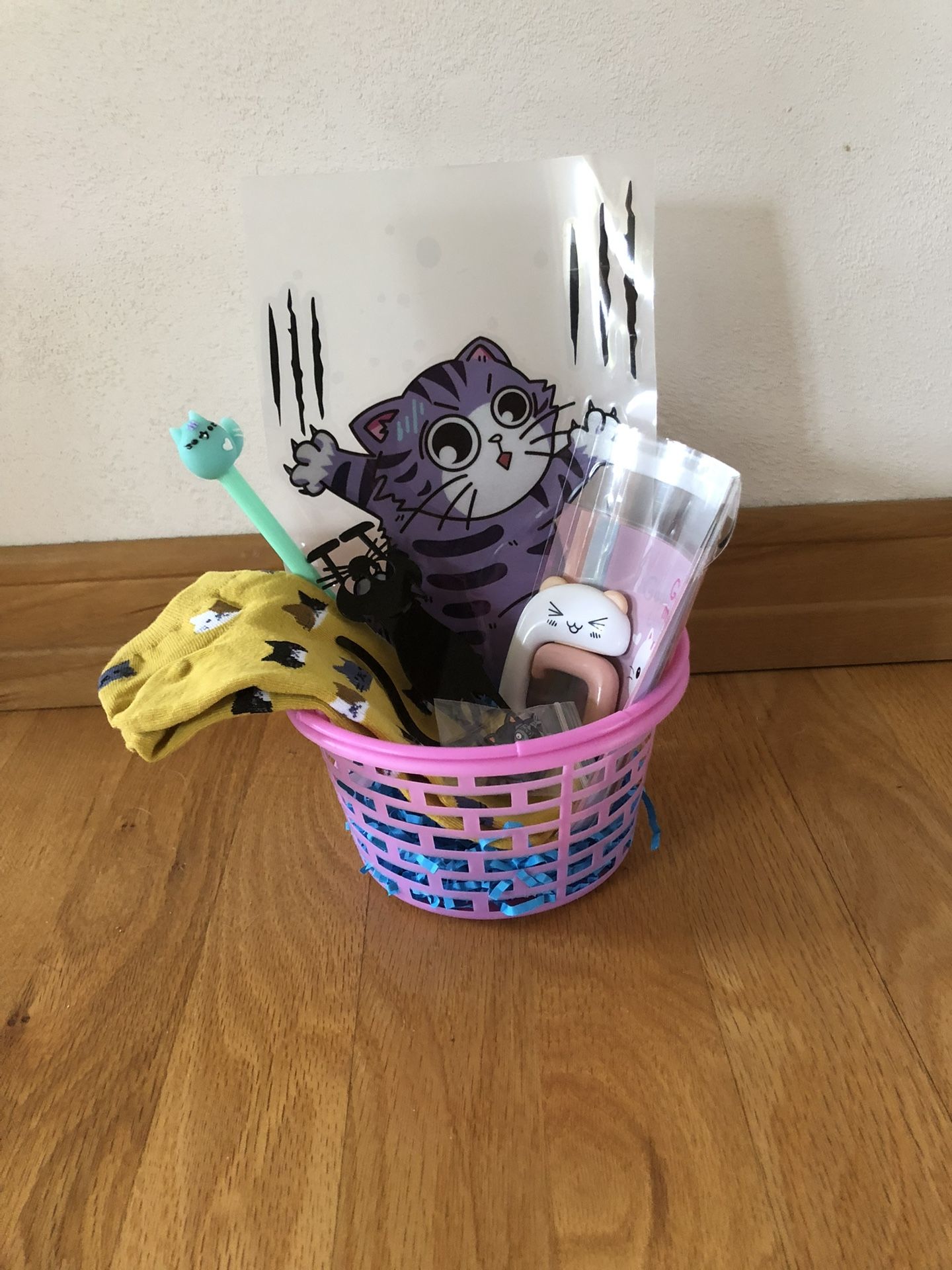 Cat Lovers Basket (pink/blue grass)