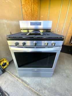 Whirlpool gas stove 5 burners stainless st with griddle.  30”: