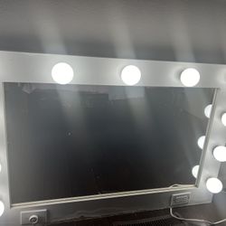 Hollywood Vanity Mirror with Lights – Fully Functional – $100