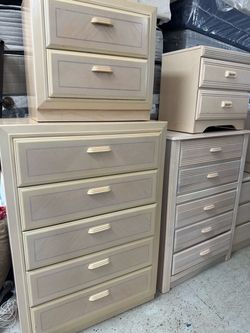 Chest and nightstand🚚 we can deliver 🚚