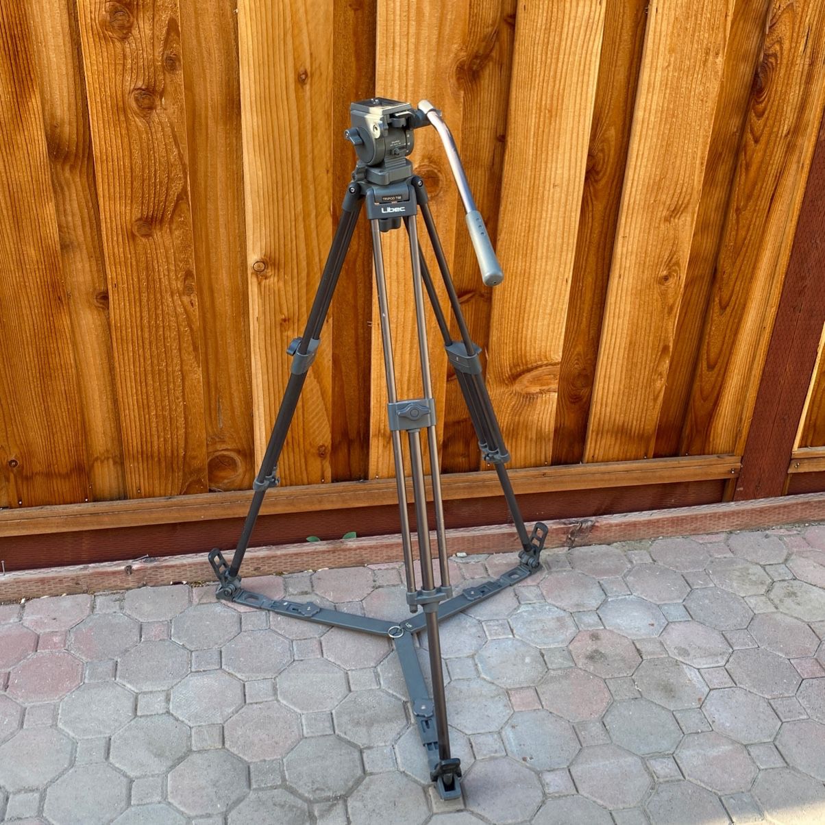 Tripod Libec H22 DV for Sale in Tracy, CA - OfferUp