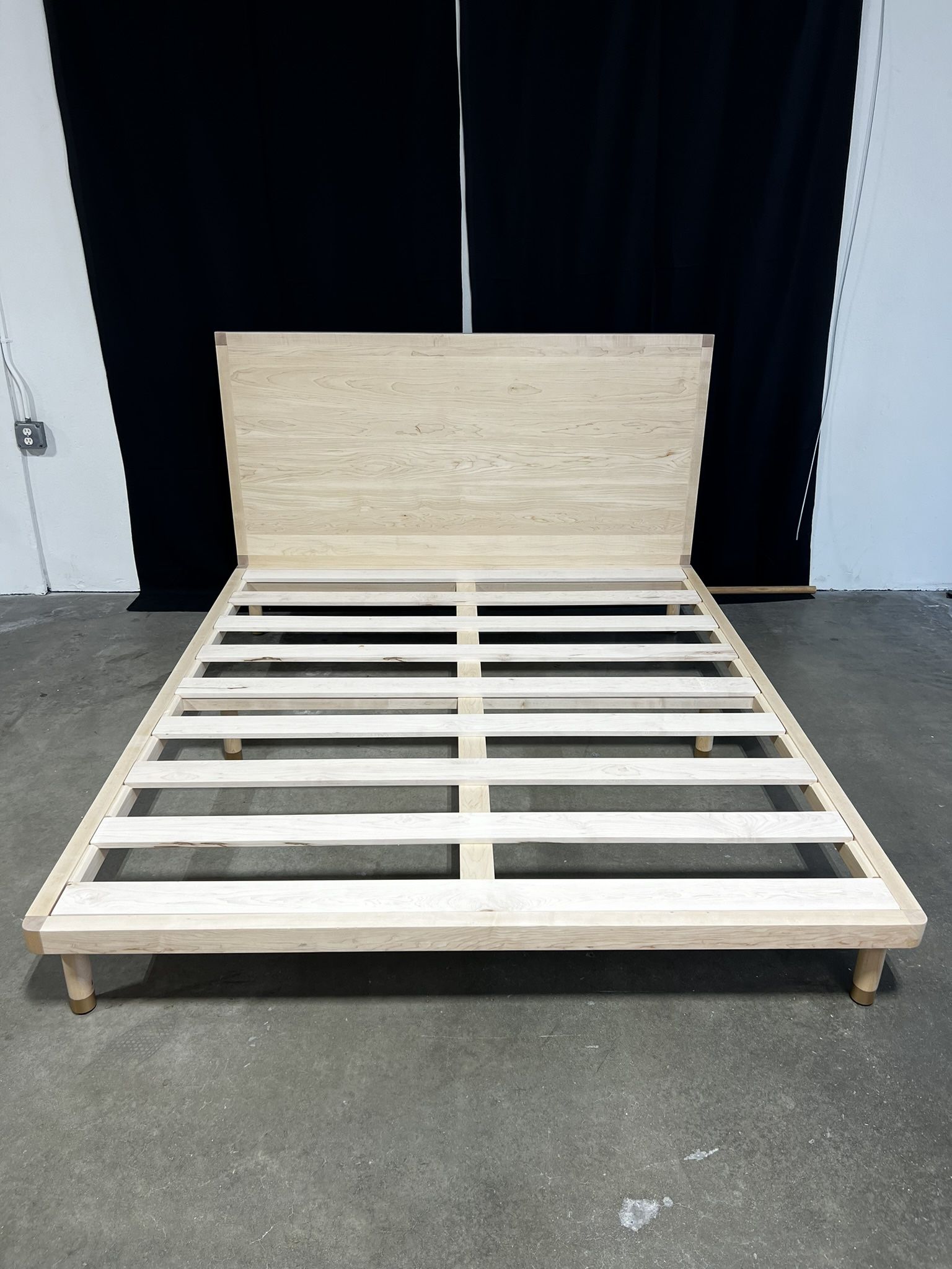 Avocado Malibu Platform Bed Frame with 41" Headboard (Cal King, Maple Color)