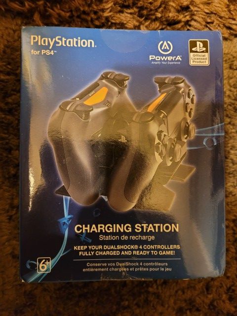 PLAYSTATION 4 CONTROLLER CHARGING STATION 