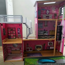 KidKraft Uptown Wooden Dollhouse – Looking for a New Home! 🏡