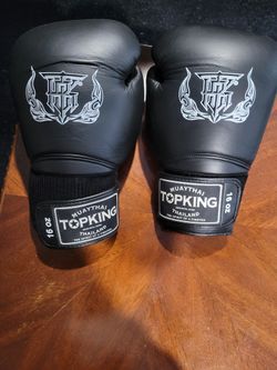 Muay Thai gloves