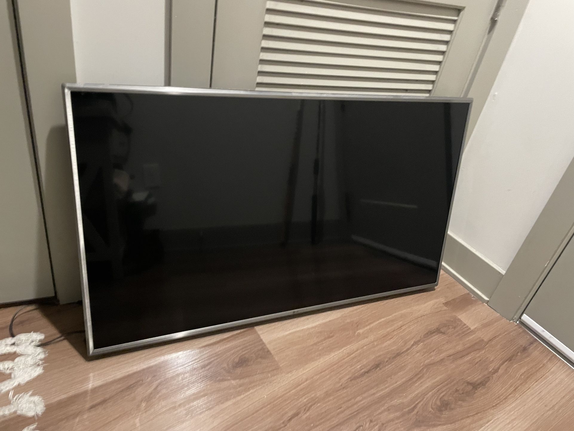 Silver Trim LG 50 Inch 4k Tv