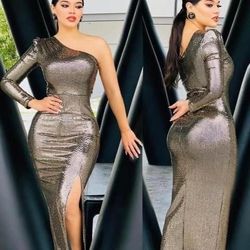 New Women's Dress Available In Size Small And Medium 