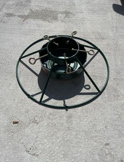 Green Steel Tree Stand