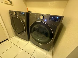 2021 LG 4.5 Cu Ft Washer + 7.4 Cu Ft GAS Dryer Set | Black Steel | $500 OBO
