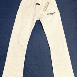 Fear of God Essentials Uncuffed Sweatpants (White Oat) – Men’s Medium