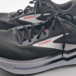 Men's Brooks Ghost Max 2. Bk/Red/White. Size 12.5.
