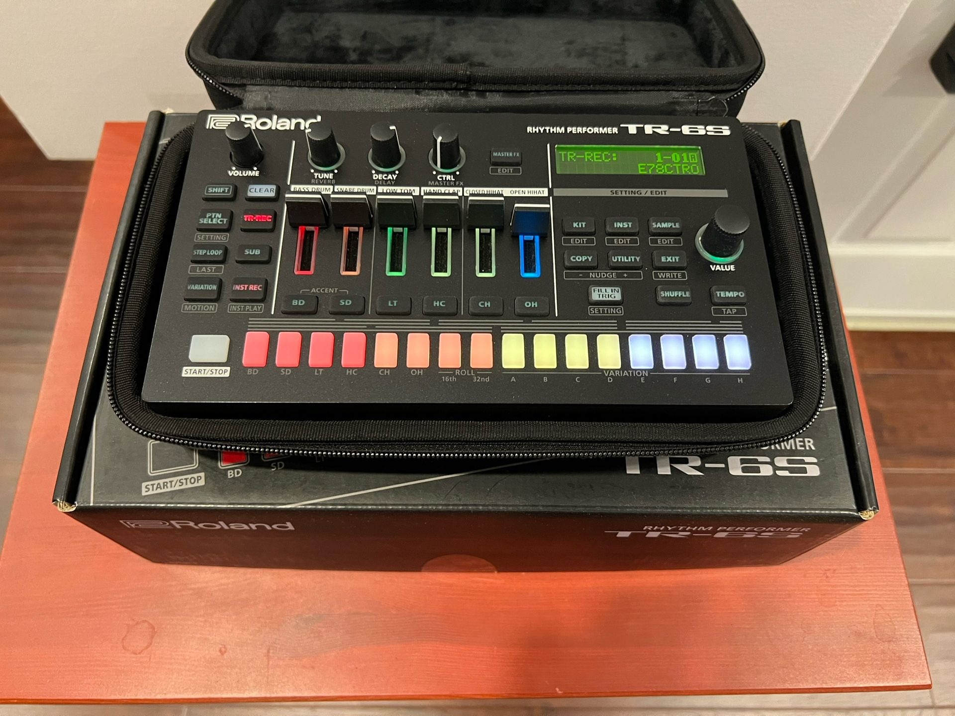 Roland TR-6S Drum Machine with case
