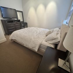 Avetex Bedroom Set, 2 Nightstands & Media Console