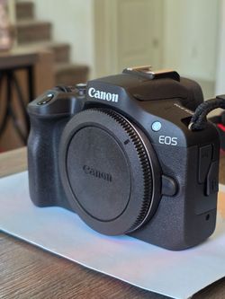 Canon EOS R100 Mirror less Camera Kit - Like New