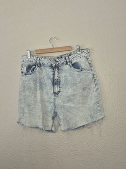 Vintage Chic Call Womens Ultra High Rise Skinny Acid Wash Jean Shorts Size: 15