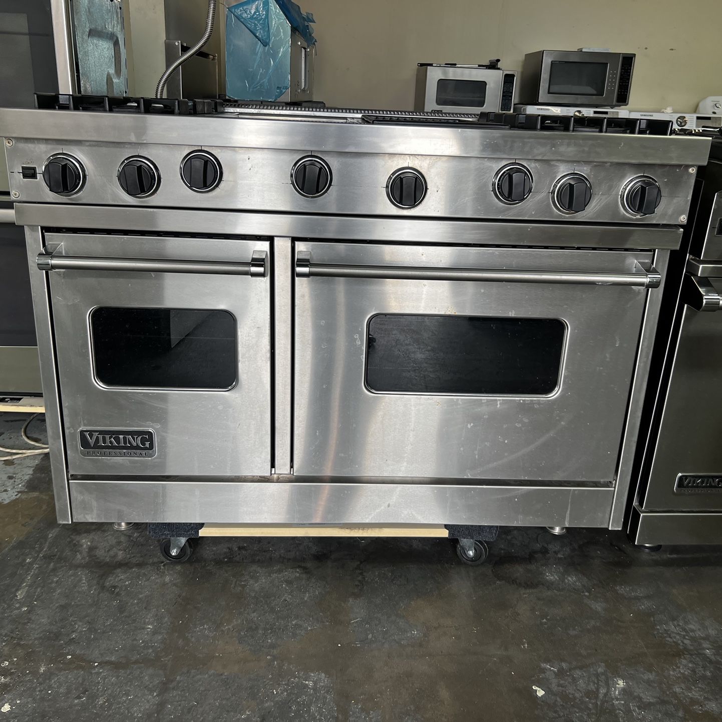 Viking 48”Wide Gas Range Stainless Steel With Griddle And Charbroil Grill