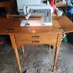 Singer Sewing Model 600 E Good conditions 