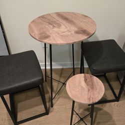 Breakfast Table And Bar Stools 