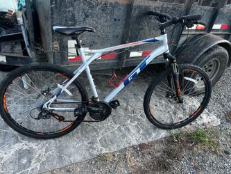GT. Size 27.5. needs chain or cleaning