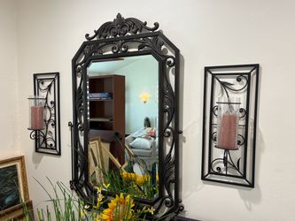 Ornate Wall Mirror with 2 Matching Candle Sconces / Espejo Decorativo con 2 Portavelas de Pared