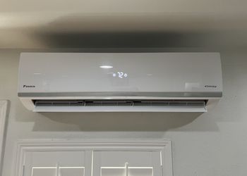 Daikin Mini Split Heater and AC, Installation Included Calenton Y Aire Acondicionado