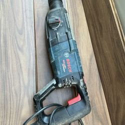BOSCH 11255VSR Bulldog Xtreme 8 Amp 1 Inch Corded Variable Speed SDS-Plus Concrete/Masonry Rotary Hammer