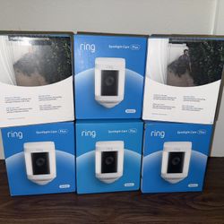 Ring Battery Spotlight Cam Plus / Outdoor HD+ Camera Lights and Siren