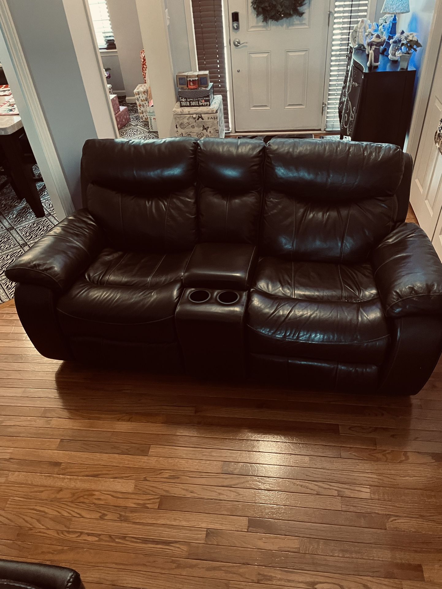 Havertys Black Leather Love Seat and Recliner for Sale in Canton, MI