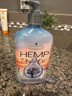 Moist Hemp with Argan Oil Body Moisturizer Lotion - 18 fl oz (Brand New / Sealed)